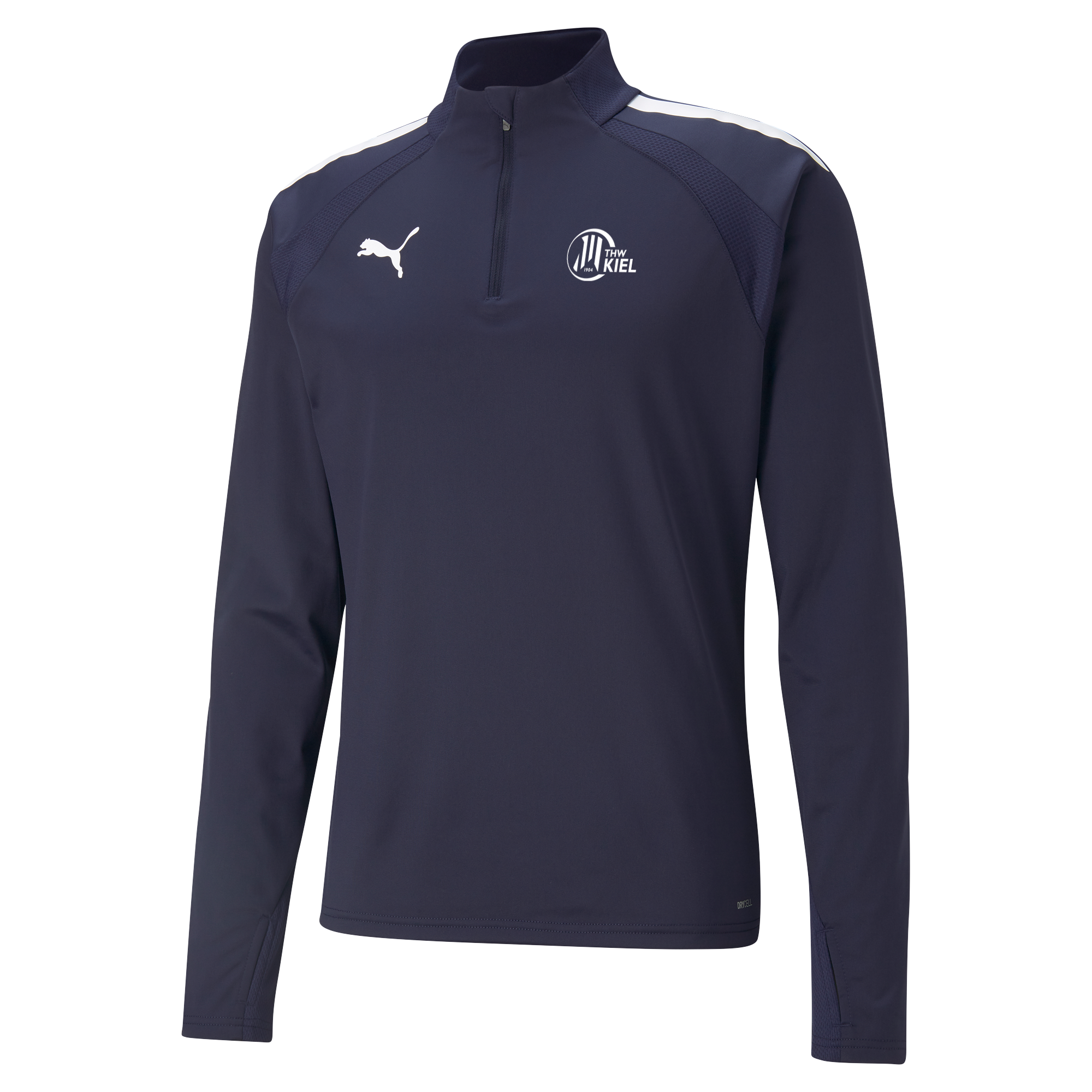 Das teamLIGA 1/4 Zip Top in PUMA Navy hat lange Ärmel, weißen Viertelreißverschluss, ein weißes Puma-Logo rechts und ein rundes Holstein Kiel-Logo links auf der Brust sowie weiße Streifendetails an den Schultern.