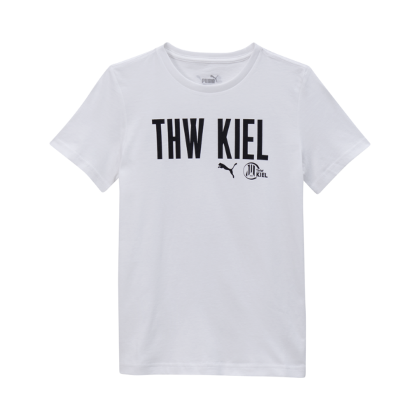 Das THW Kiel Tee Jr White ist ein kurzärmeliges Baumwoll-T-Shirt mit schwarzem "THW KIEL"-Schriftzug auf der Brust sowie Puma- und Vereinslogos - ideal als Fan-Shirt für junge Fans.