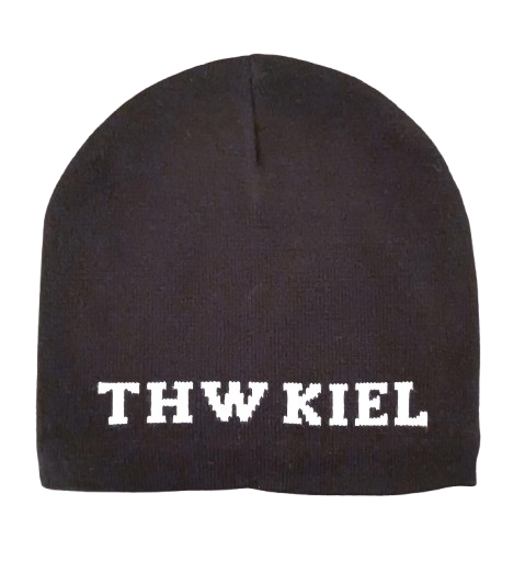Die Beanie Maskottchen schwarz ist eine schwarze Mütze mit THW KIEL in fetten weißen Buchstaben auf der Vorderseite - eine ideale Kindermütze für junge Fans.