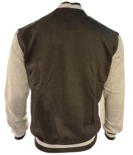 Die Rückenansicht der Collegejacke zeigt einen schwarzen Torso mit hellgrauen Ärmeln und gerippten Bündchen, Bund und Kragen mit grauen und schwarzen Streifen - eine ideale Wahl für den Alltag.