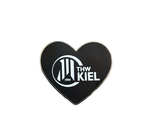 Der Magnet Herz Metall schwarz ist ein schwarzer, herzförmiger Metallmagnet mit dem THW Kiel Logo und Namen in weiß - ein idealer Fanartikel für jeden Handballfan.