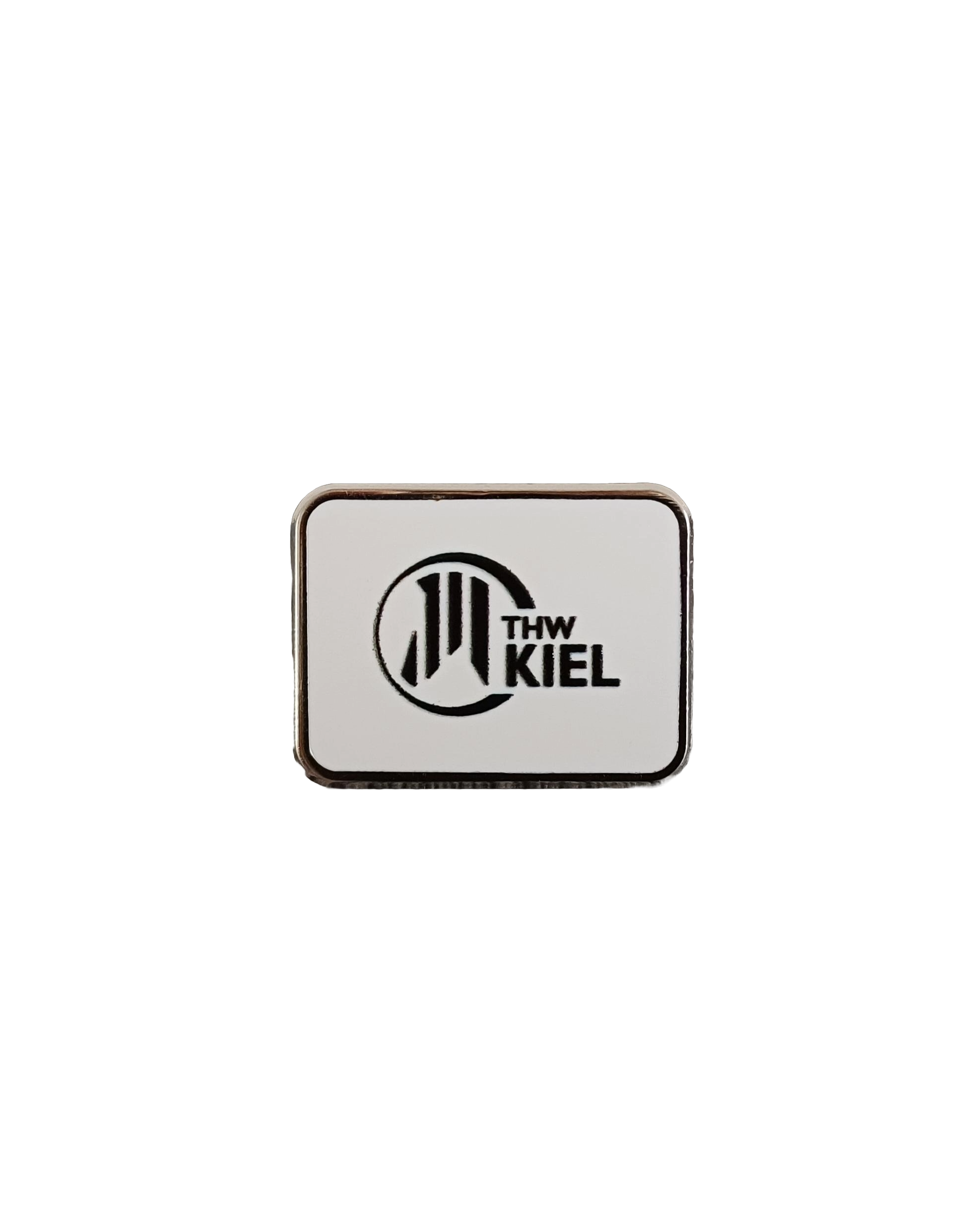 Der Pin Classic besticht durch einen weißen Hintergrund mit dem schwarzen THW KIEL-Logo – stilisierte Linien und ein kreisförmiges Motiv links neben dem Text. Ein unverzichtbarer Fanartikel für jeden Anhänger.