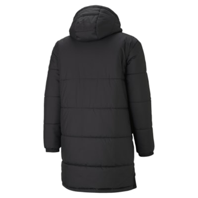 Die Bench Jacket PUMA Black zeigt sich von hinten, mit einer Kapuze, horizontaler Steppung und einer entspannten Passform - dank der verlängerten Länge ideal als dicke Jacke für kalte Tage.