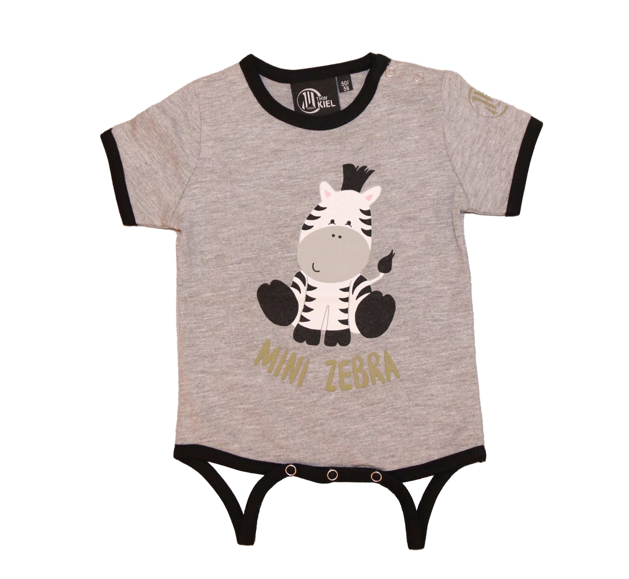 Der Babybody Mini Zebra ist ein grauer Body mit schwarzem Rand, der mit einem niedlichen Zebramuster und dem Schriftzug MINI ZEBRA" auf der Vorderseite versehen ist - perfekt für jedes Neugeborene.