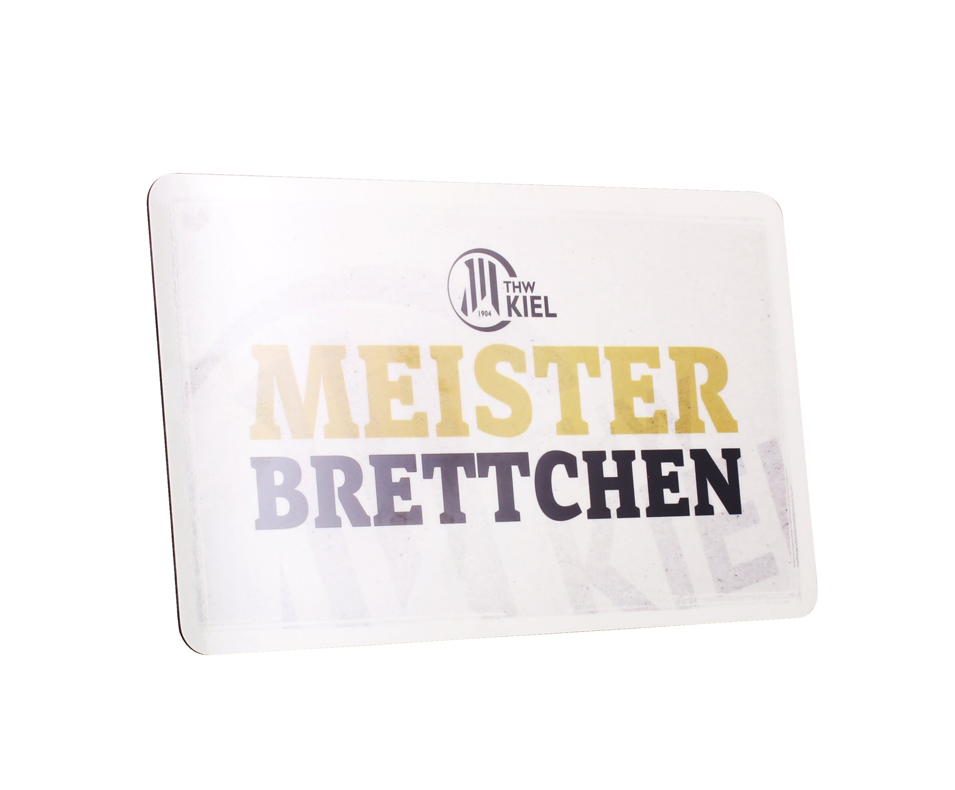 Das Meister-Brettchen ist eine rechteckige Melaminplatte mit abgerundeten Kanten, auf der das THW Kiel-Logo und "MEISTER BRETTCHEN" in kräftigem Gelb und Schwarz abgebildet sind - perfekt als Frühstücksbrettchen für jeden THW Kiel-Fan.