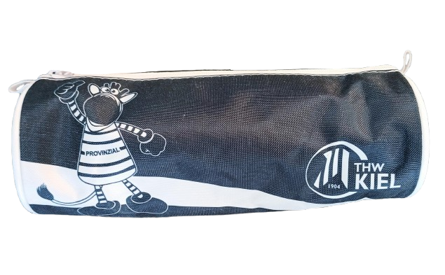 Das Schlampermäppchen schwarz-weiß zeigt das THW Kiel-Logo, ein winkendes Cartoon-Zebra-Maskottchen mit Provinzial auf dem Trikot - ein ideales stylisches Schulmäppchen für jeden Fan.