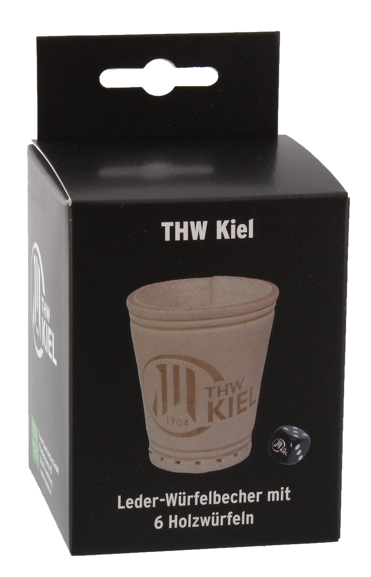 In einer schwarzen Schachtel mit der Aufschrift THW Kiel befindet sich der Würfelbecher Leder, ein beiger Würfelbecher aus Leder mit dem Logo des THW Kiel und dem Schriftzug "Leder-Würfelbecher mit 6 Holzwürfeln" - ideal für jedes Würfelspiel. In der Schachtel befindet sich außerdem ein kleiner schwarzer Würfel.