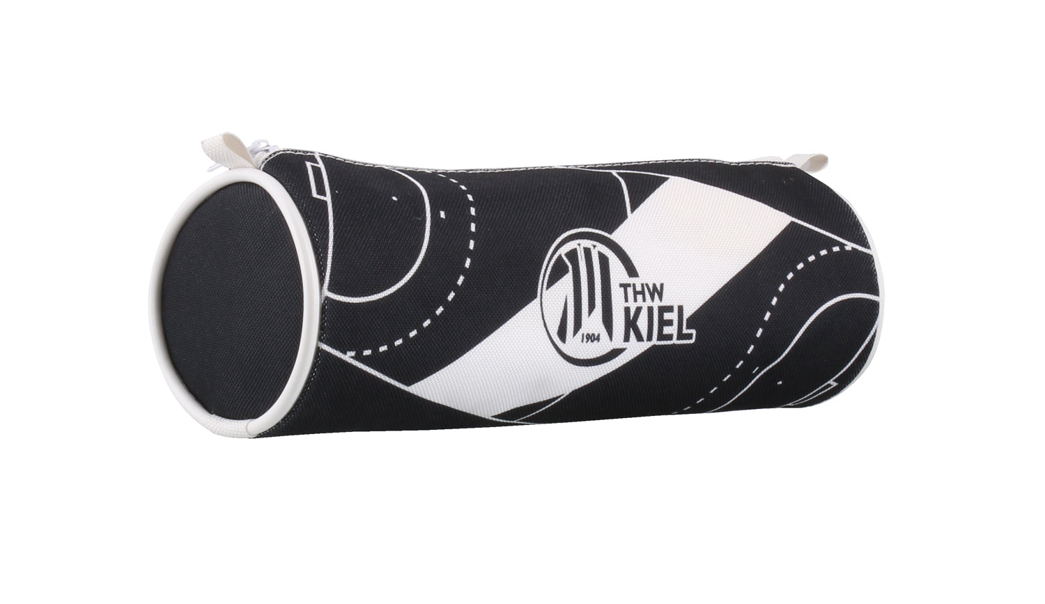 Das Schlampermäppchen schwarz-weiß ist ein schwarz-weißes, zylindrisches Federmäppchen mit Reißverschluss, das mit dem THW Kiel-Logo und abstrakten Stoffmustern versehen ist.