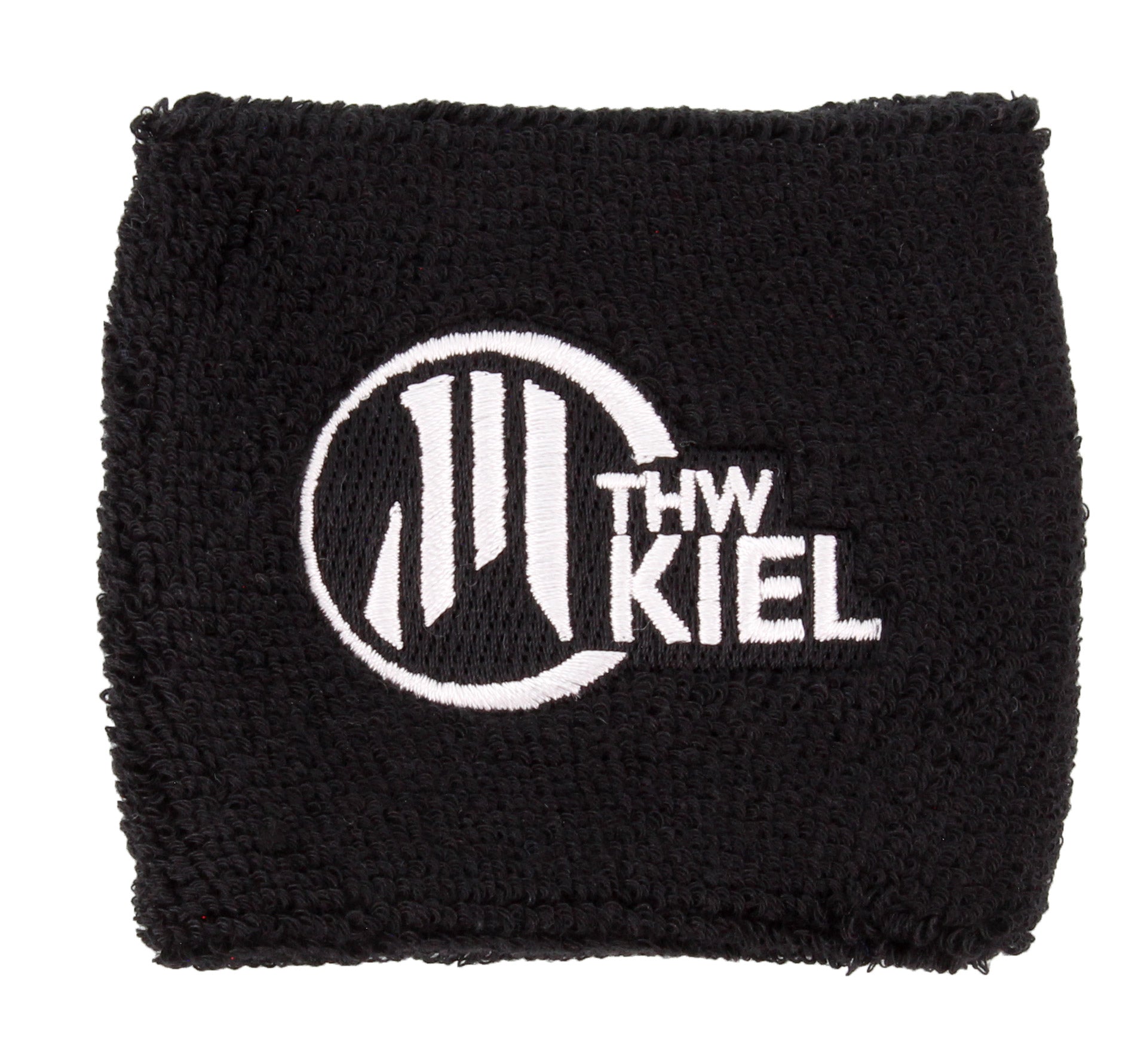 Das Schweißband THW Kiel schwarz hat ein schwarzes Design mit weißem gesticktem Logo und Text sowie ein kreisförmiges Muster mit vertikalen Linien - ideal, um das Handgelenk bei jedem Schweißband-Training trocken zu halten.