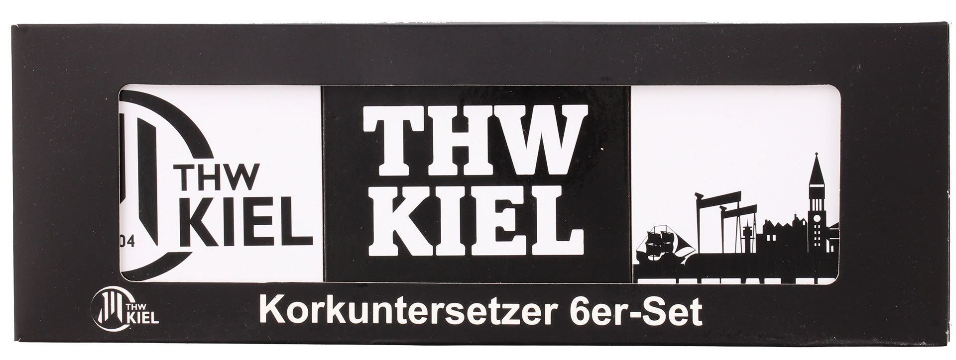 Eine schwarze Schachtel mit Sichtfenster zeigt sechs "Untersetzer 6er schwarz-weiß" aus Kork. Die Verpackung zeigt "THW KIEL Korkuntersetzer 6er-Set" und ein Stadtbild, ideal für jeden Handballverein-Fan.