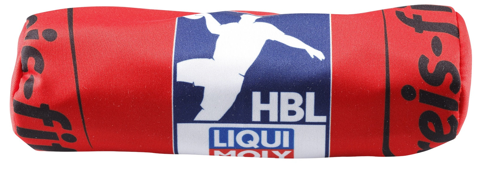 Das Upcycling Mäppchen ist eine rote Sporttasche mit weißer Handballersilhouette, HBL-Logo, blau-weißem LIQUI MOLY-Sponsorenlogo in der Mitte und schwarz-weißem Text an den Seiten.